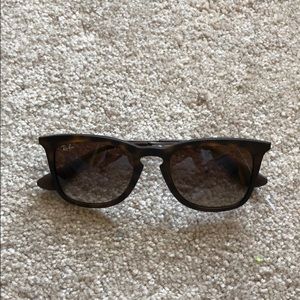 BNWOT Ray-Ban RB4221